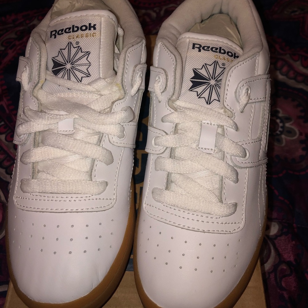 White Classic Reebok - Picture 2 of 8